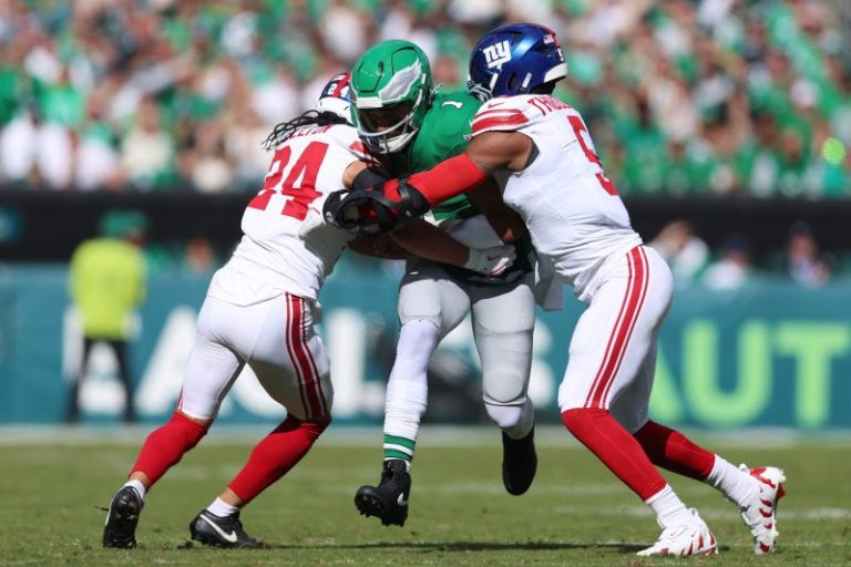 Giants star defender calls out refs on Eagles’ ‘tush push’ no-call