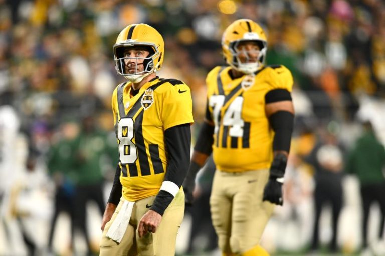 Aaron Rodgers’ failed revenge bid wasn’t all the Steelers QB’s fault