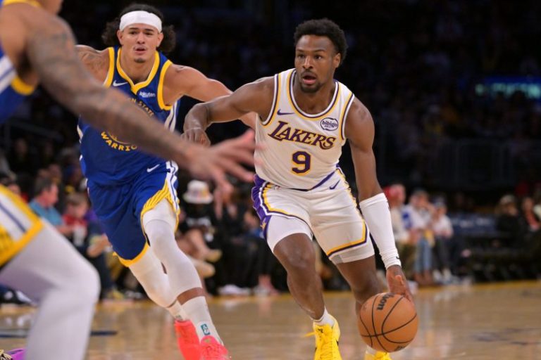 Watch: Austin Reaves, another James connect on alley-oop