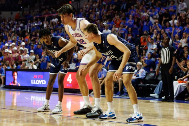 Florida freshman giant becomes tallest player to play in NCAA game