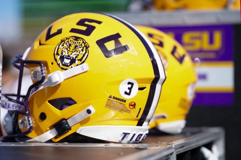 Only a band of idiots could screw up LSU football. Well, about that …