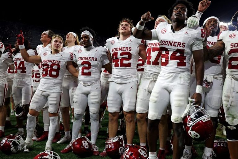 Latest CFP rankings prediction shows playoff bubble getting crowded