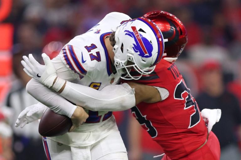TNF winners and losers: Texans beat up Josh Allen, Bills